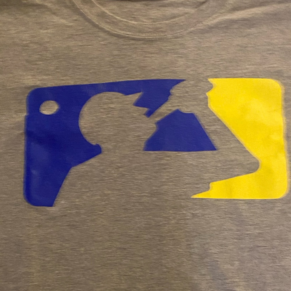 Men’s Milwaukee Brewers 4th Base bar tshirt size large